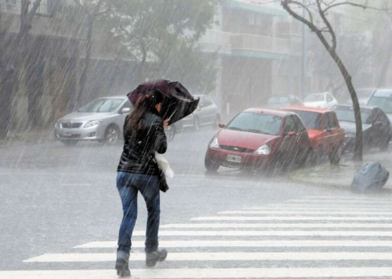 Vaguada inducida por el huracán Melissa provocará lluvias este jueves