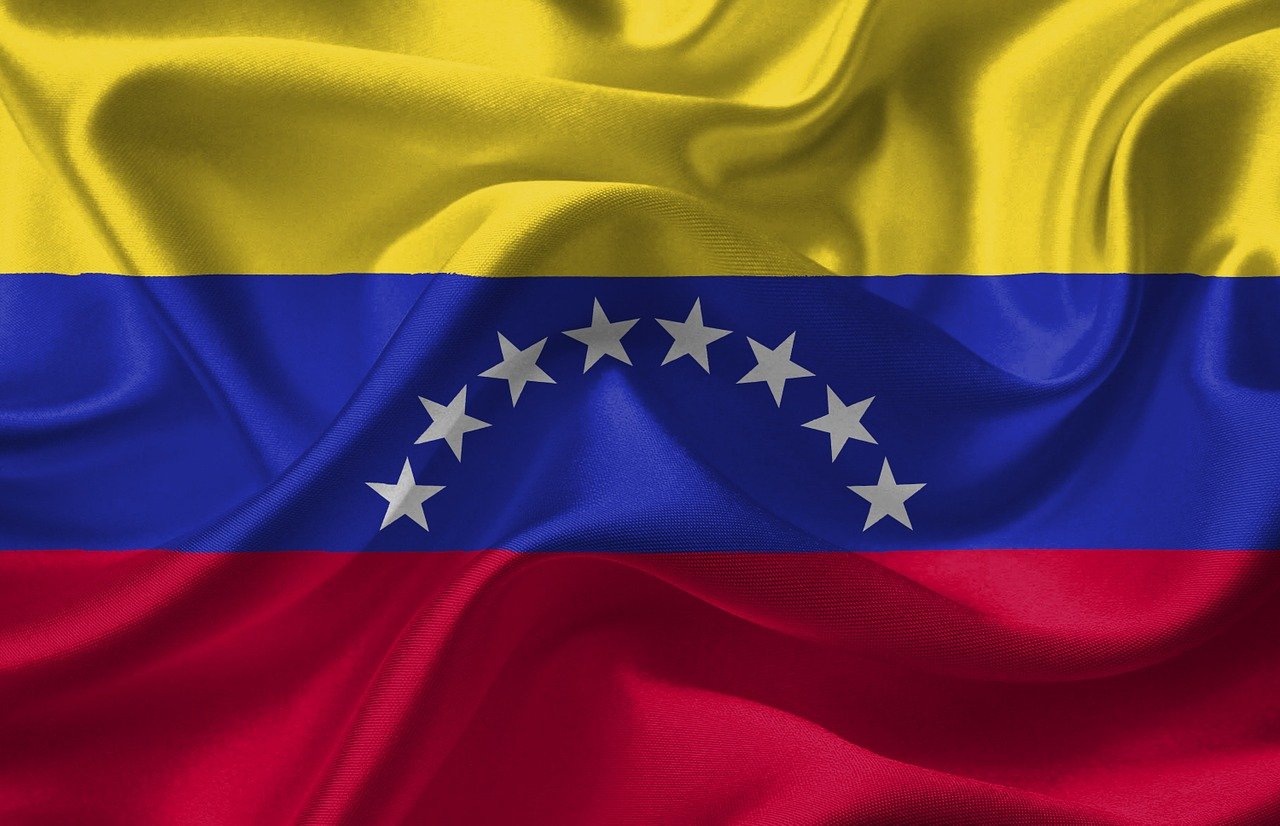 Hallan cuerpos de tres posibles víctimas del conflicto colombiano en obra de una carretera