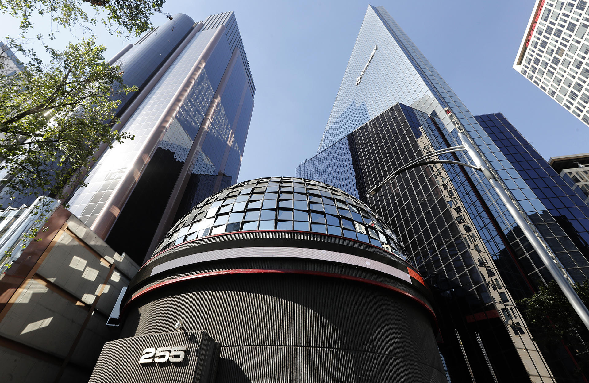 La Bolsa mexicana baja un 0,45 % y se ubica en 63.093,12 unidades