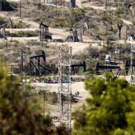 El petróleo de Texas cae un 2 %, con el mercado pendiente del plan de paz en Ucrania