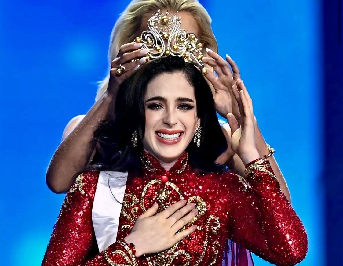Con una contundente e inspiradora respuesta, Fátima, de 25 años, se impuso y aseguró su lugar como la nueva Miss Universo número 74.