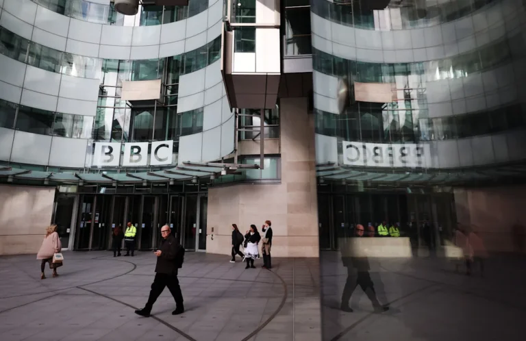La BBC espera la respuesta de Trump tras disculparse por la edición de un discurso