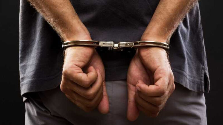 Se entrega joven acusado de participar en violación grupal contra adolescente en SDO