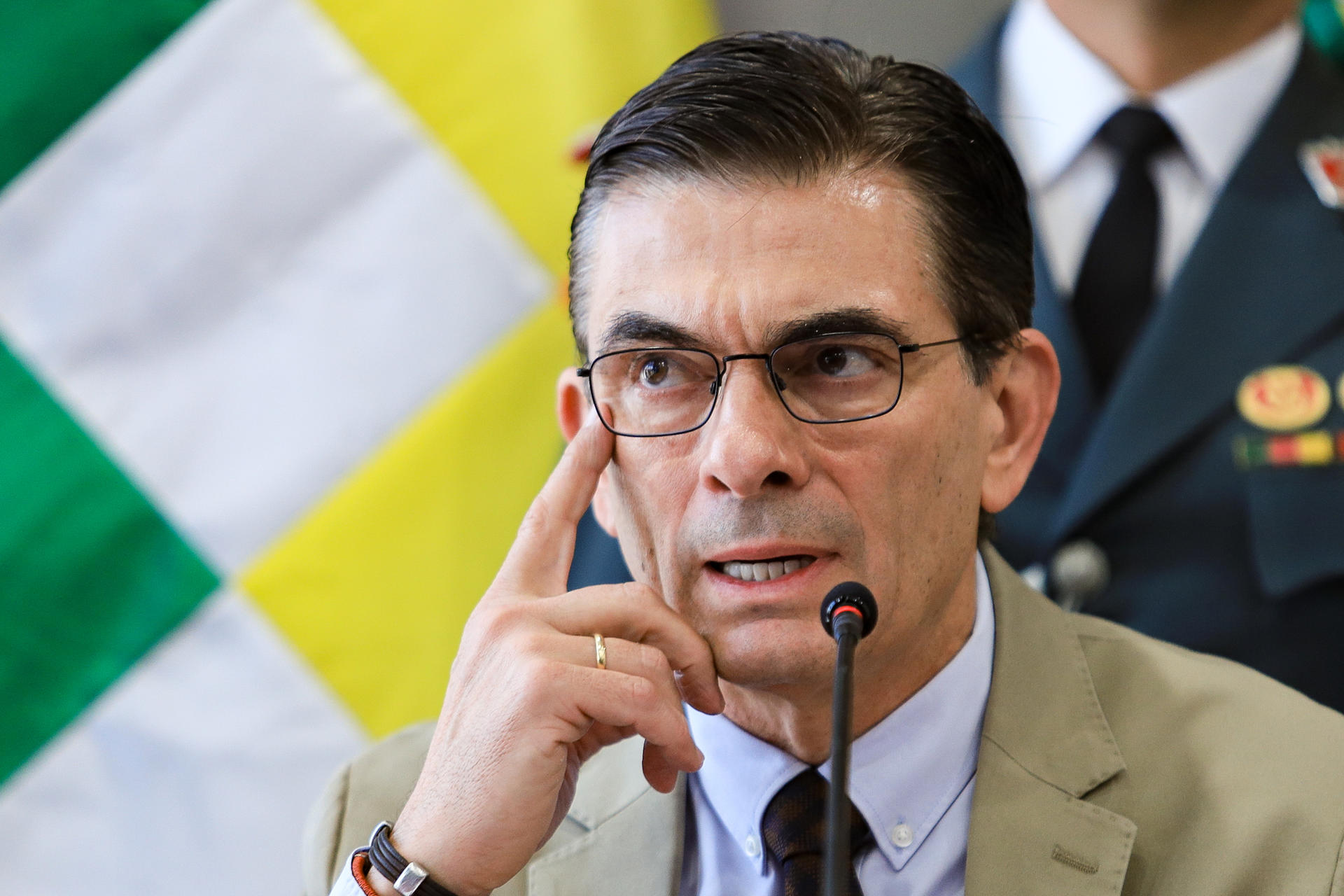Gobierno de Bolivia anuncia ajuste del presupuesto para bajar el gasto fiscal en un 30 %