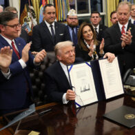 Trump firma la ley que pone fin al histórico cierre del Gobierno de Estados Unidos