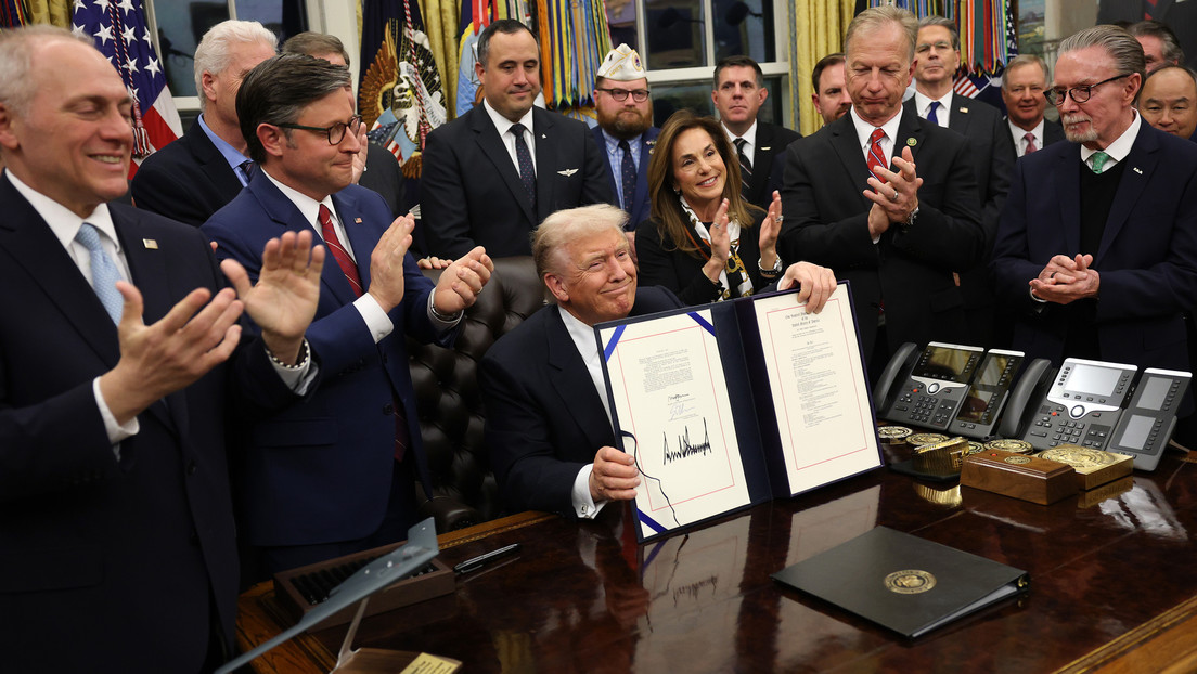 Trump firma la ley que pone fin al histórico cierre del Gobierno de Estados Unidos