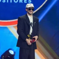 Bad Bunny dedica su Latin Grammy a los niños latinos: “Nunca paren de soñar”