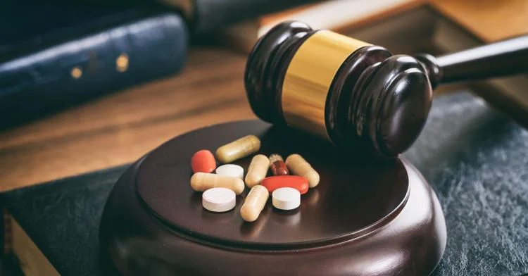 Justicia radica 123 cargos contra hombre que se habría hecho pasar por médico y falsificó recetas en Puerto Rico
