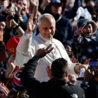 El papa afirma que si no cuida la naturaleza el ser humano se convierte en su devastador
