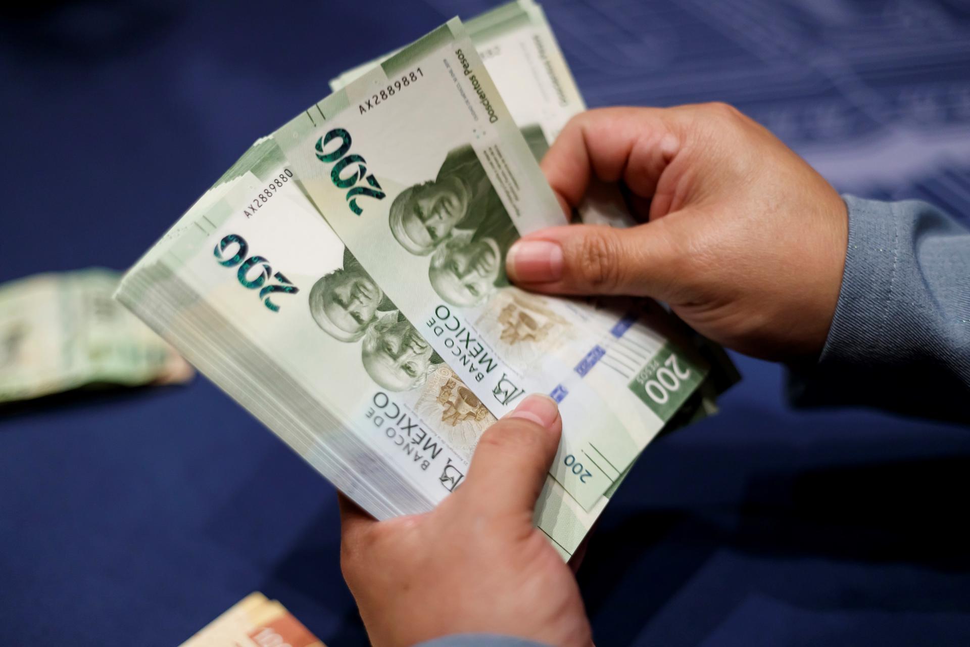 México apunta récord de 4,49 billones de pesos en ingresos tributarios de enero a octubre