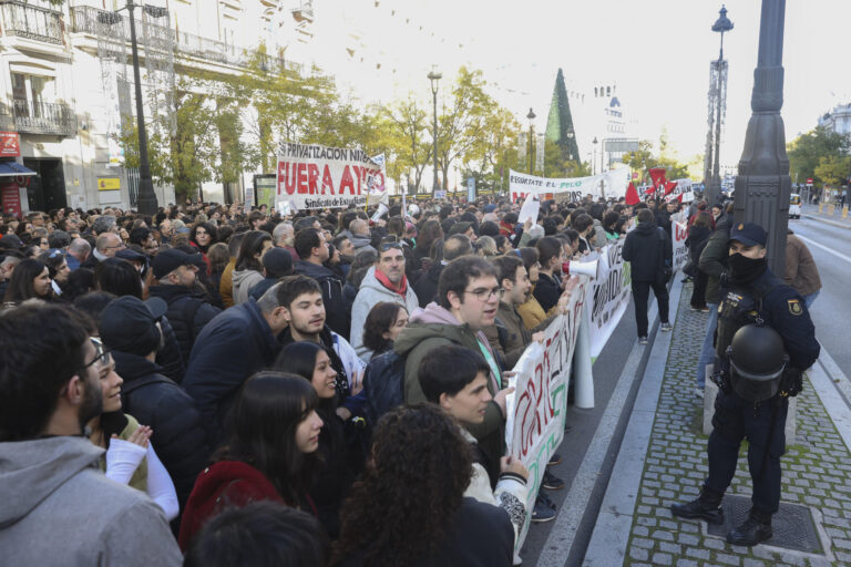 Las universidades de Madrid sacan las clases a la calle para protestar por desfinanciación