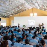 Fideicomiso VBC y la Dirección Antipandillas imparten charlas preventivas a jóvenes de Ciudad Juan Bosch