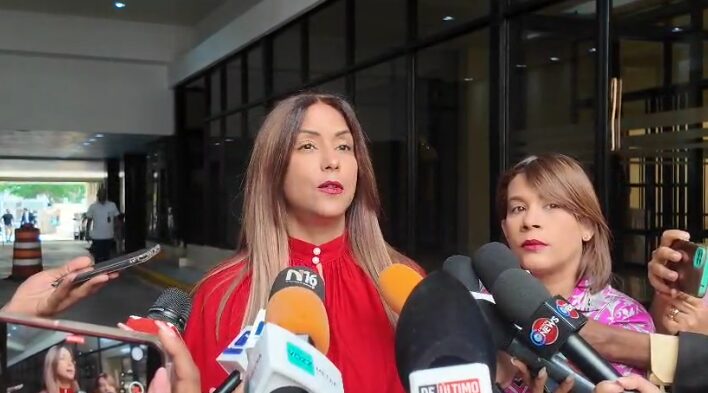 Diputada Selinée Méndez considera “provocación” a RD boda gay oficiada por exembajador Brewster