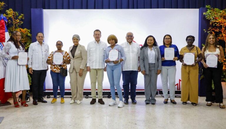 Gobierno impulsa microempresas en San Pedro prestando RD$55 millones 5 | Noticias de hoy en República Dominicana Promipyme en San Pedro.