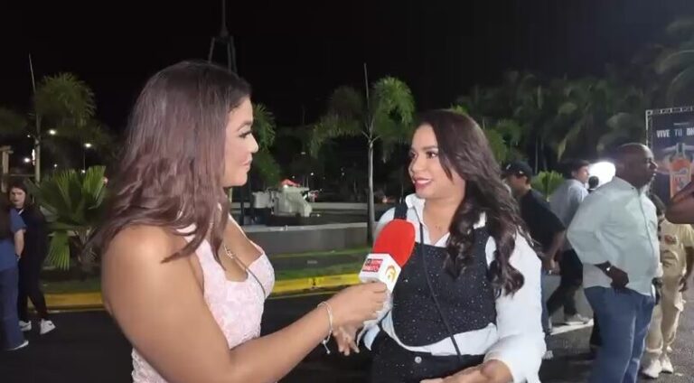 Betty Gerónimo llega junto a su familia para disfrutar del concierto de Ilegales en su 30 aniversario
