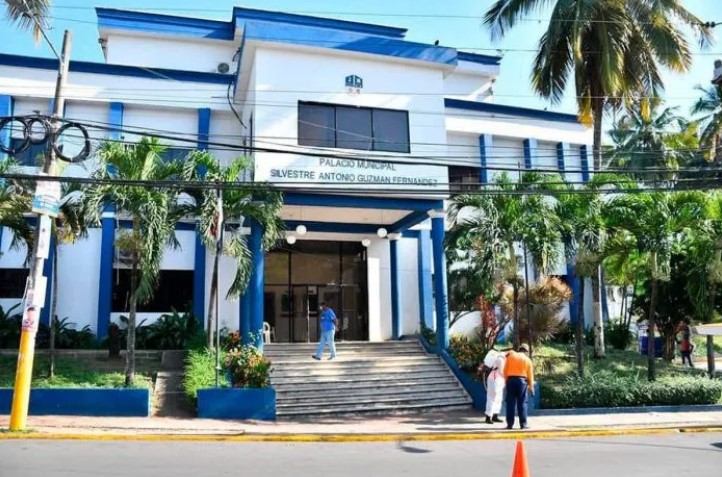 Ayuntamiento de SDO intima a empresa recolectora de basura y advierte posible rescisión de contrato