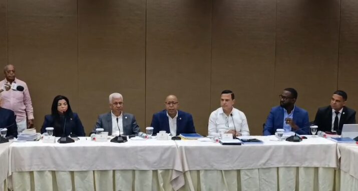 Gobierno, Congreso y Justicia buscan a contrarreloj salida a reforma procesal penal