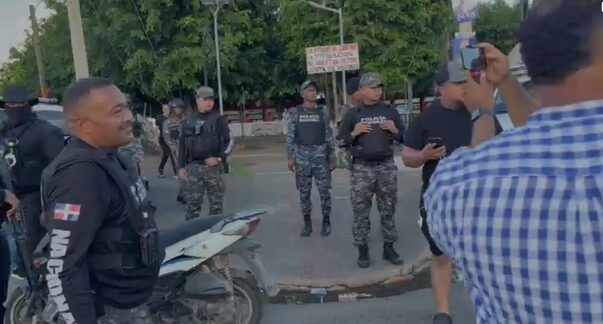 Policía impide una marcha previa a convocatoria de huelga en SFM
