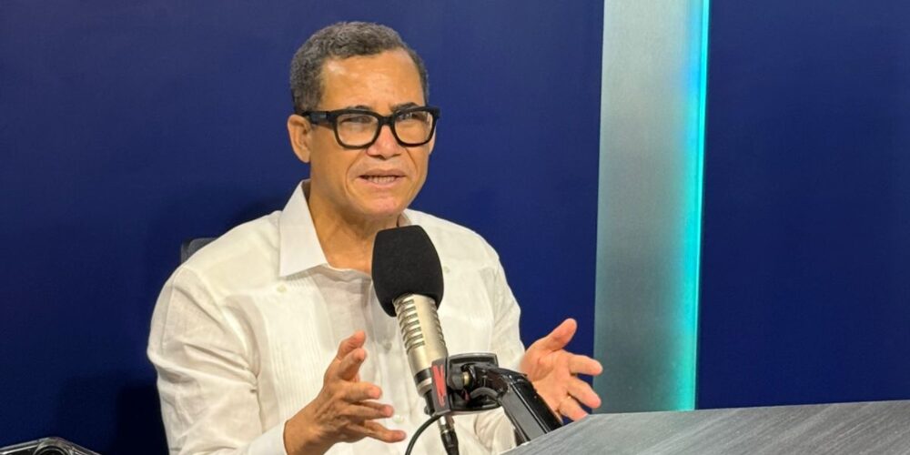 “Este gobierno ha hecho 44 aumentos salariales, más que ningún otro”, afirma Eddy Olivares