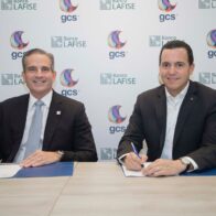Firma de convenio.