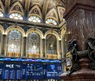 La Bolsa española sube un 0,92 % pendiente del acuerdo de paz en Ucrania y de la Fed