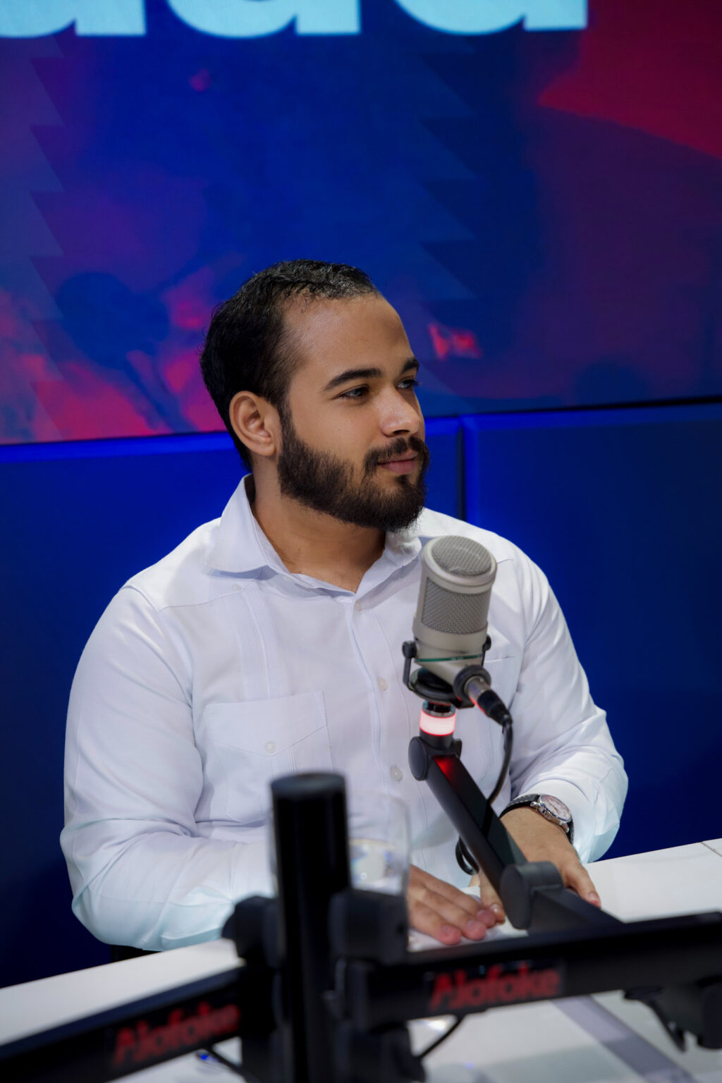 Joven universitario califica La Casa de Alofoke como "el experimento social más importante del siglo"