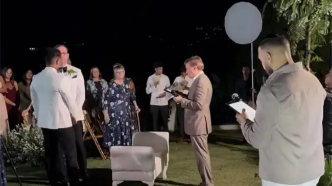 Wally Brewster aclara que boda entre dos estadounidenses en Santiago fue una ceremonia simbólica