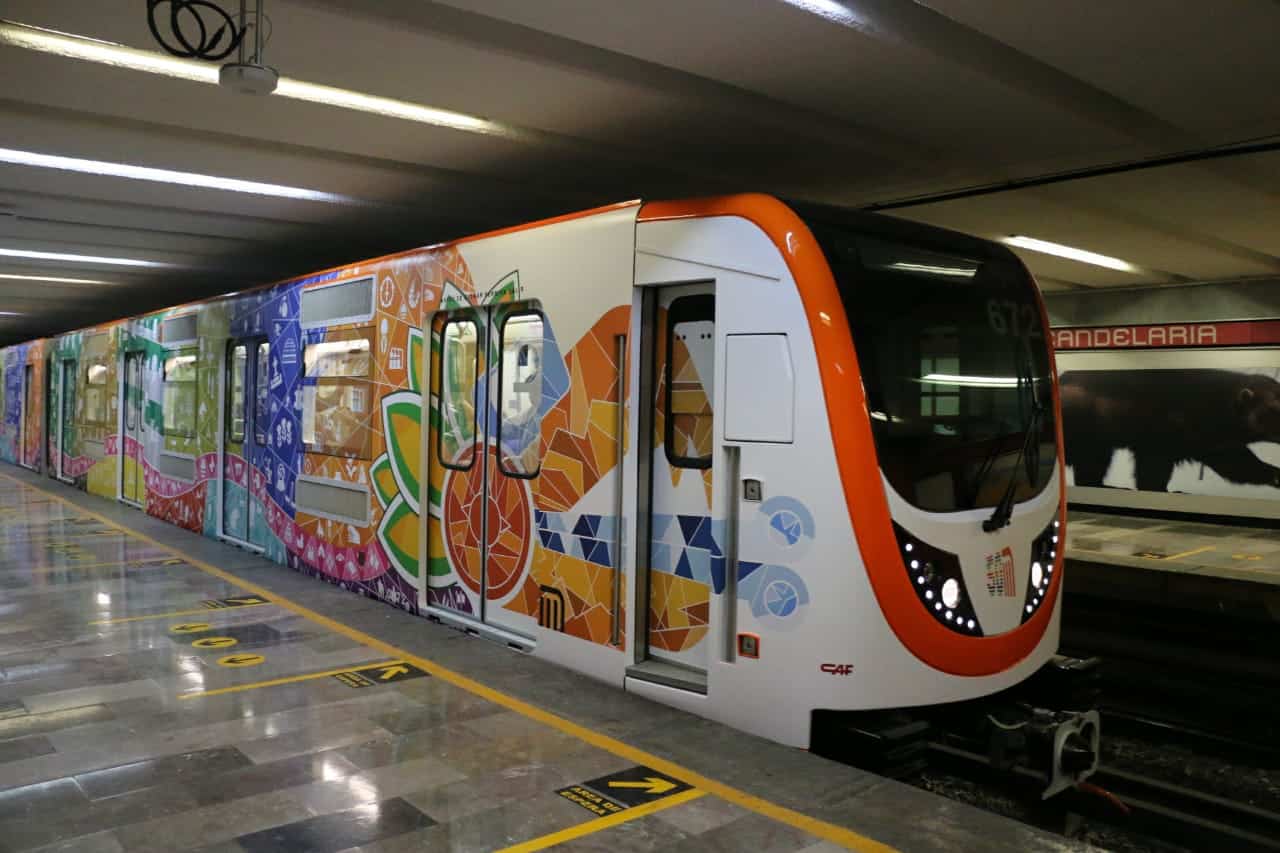 Metro de la Ciudad de México reabre totalmente la línea 1, la obra más extensa en 50 años