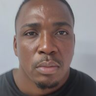Policía arresta a hombre que recibió más de un millón de pesos por fraude bancario