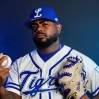 Ulises Joaquín hace vibrar el Citi Field y perrea haciendo la seña del Team Fruta