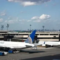 El aeropuerto de Newark limita y retrasa vuelos por escasez de controladores