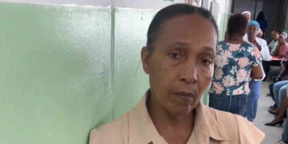 Familia reporta como desaparecida a señora de 63 años con Alzheimer en Distrito Nacional