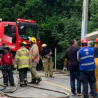 Un muerto y un herido al volcarse camión tanquero de gas en la carretera Jánico–Santiago