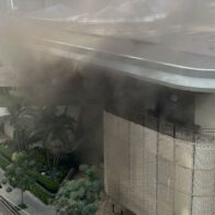 Incendio afecta la plaza Paseo del Prado en Naco; autoridades investigan causas