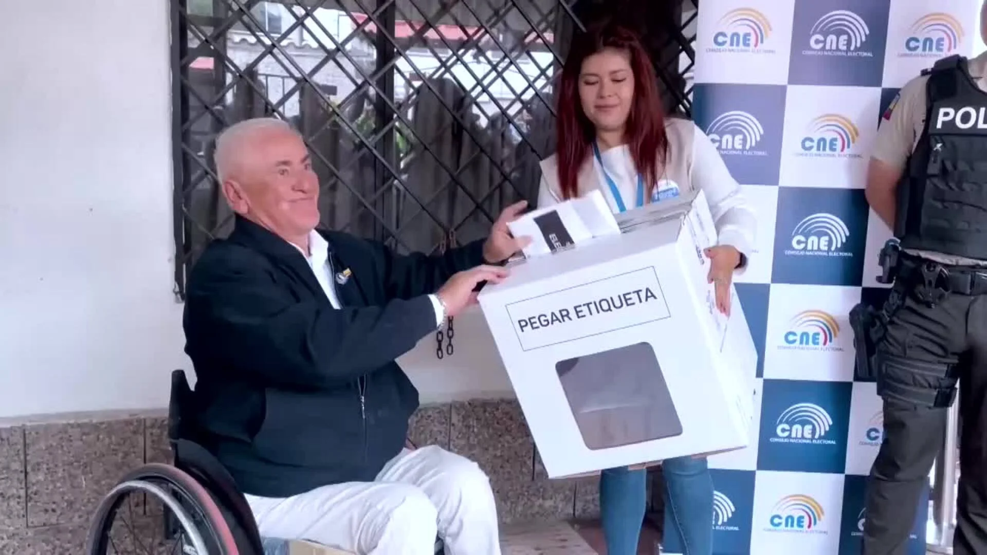La votación anticipada en Ecuador continúa con 597 beneficiarios del 'Voto en casa'