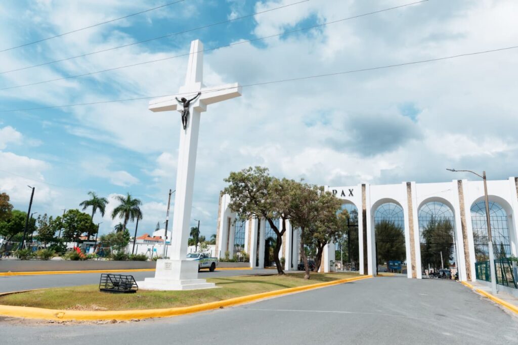 Alcaldía del DN reacondiciona cementerios por conmemoración del Día de los Fieles Difuntos