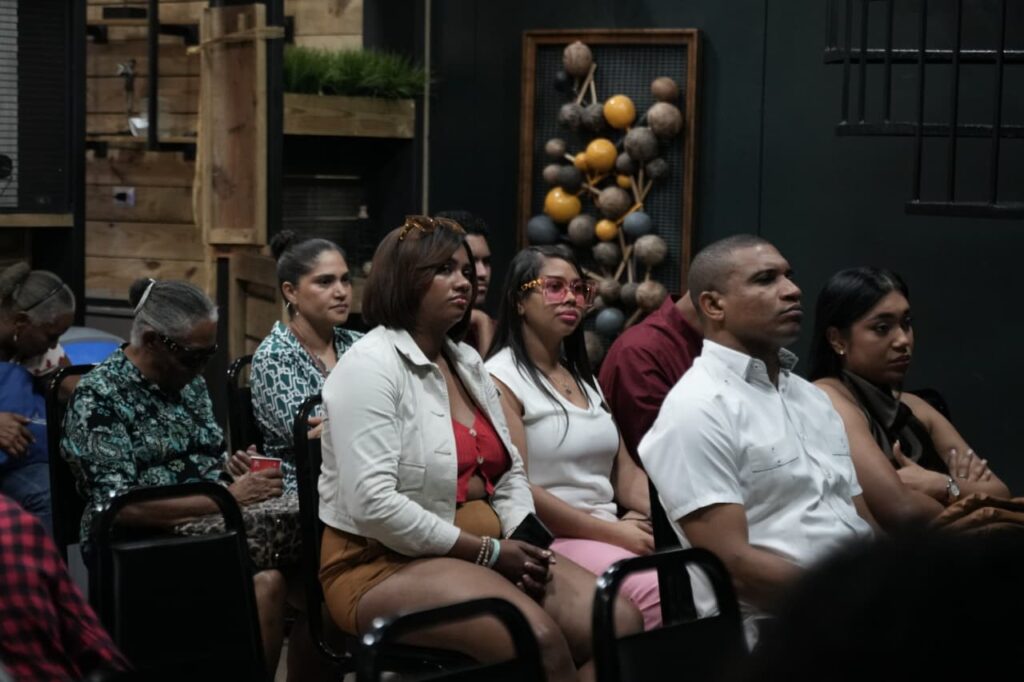 Dominique Isabelle, la segunda hija de la artista dominicana Natti Natasha y el empresario de la industria musical Raphy Pina, nació este sábado. A través de sus redes sociales, la pareja anunció el nacimiento de la bebé tras tener a su primogénita, Vida Isabelle, en el año 2022. Junto a la noticia, la cantante también estrenó la canción “1 de noviembre”, en referencia al día en que dio a luz.