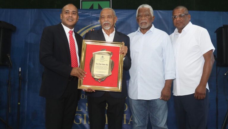 Reconocen la excelencia educativa en Monte Plata durante la 7ma. entrega del Mérito Magisterial Regional 2025