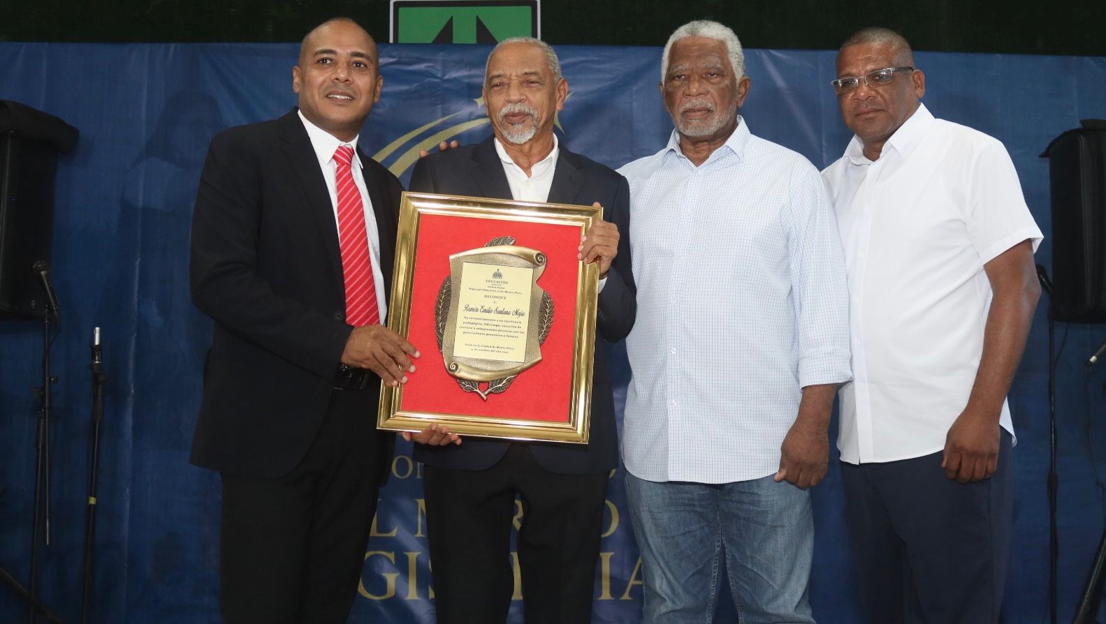 Reconocen la excelencia educativa en Monte Plata durante la 7ma. entrega del Mérito Magisterial Regional 2025