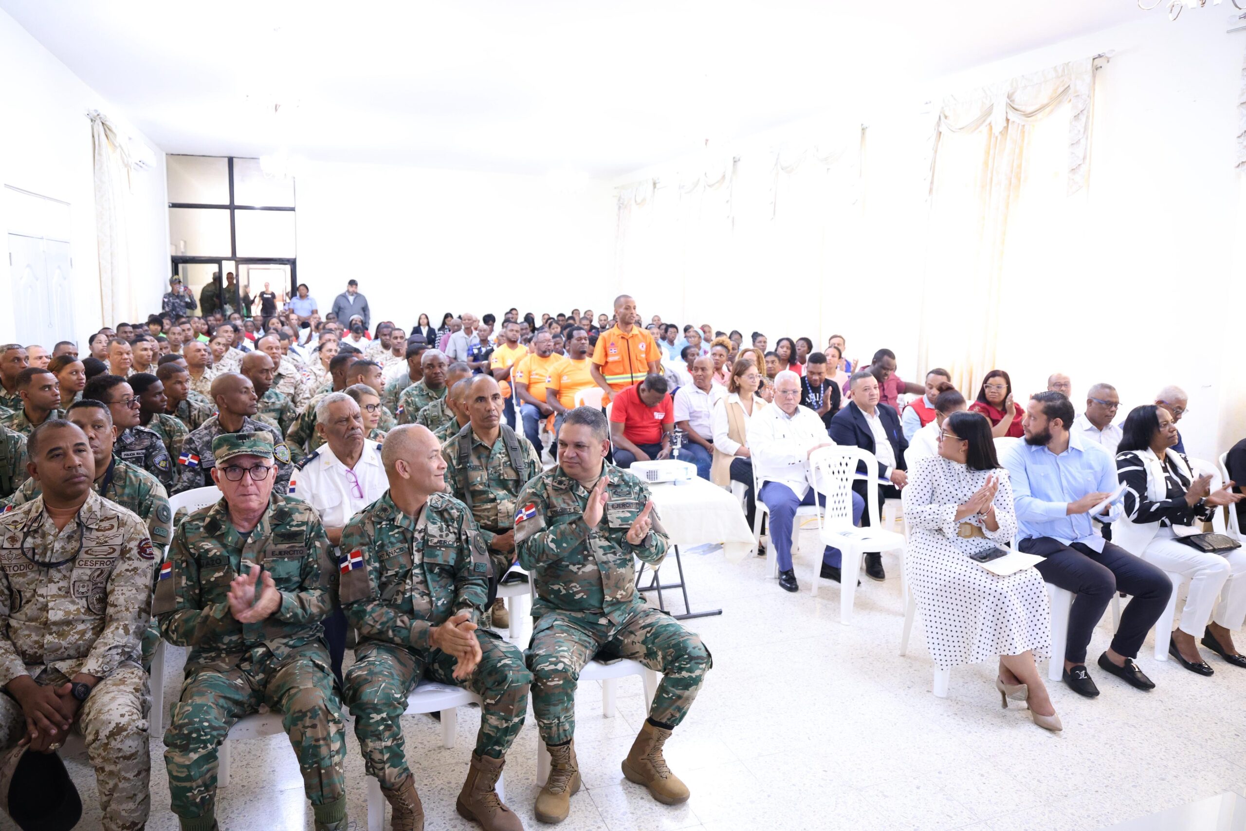 Ministerio de Defensa fortalece la cultura de defensa nacional en Elías Piña con el programa “UNADE en la Frontera”