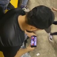 Fanático sorprende al ver “La Casa de Alofoke 2” durante juego entre Águilas y Licey en el Estadio Cibao