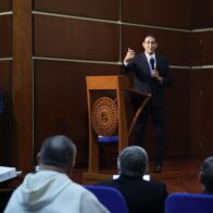 Iván Gatón es reconocido como expositor magistral en la Universidad de Chihuahua