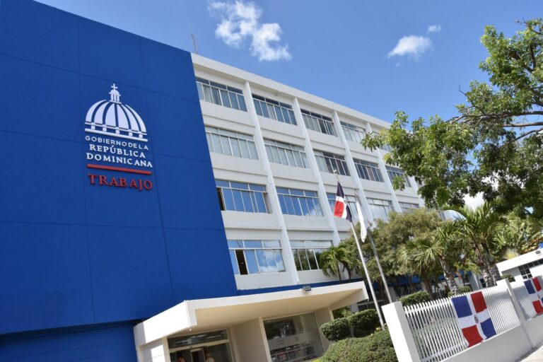 Ministerio de Trabajo reitera feriado “Día de la Constitución” se cambia para el lunes 10