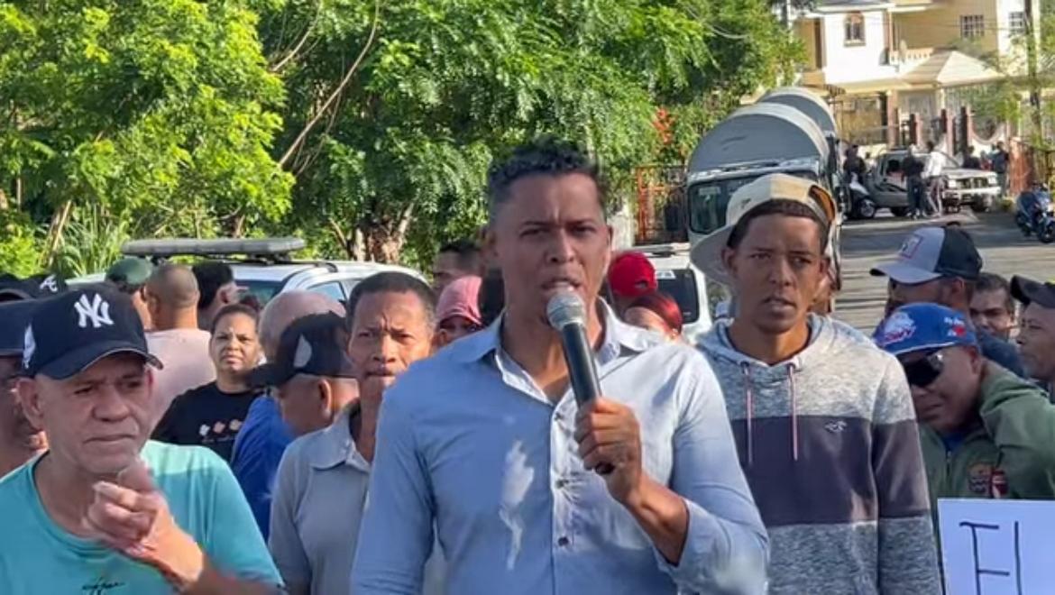 Comunidad de Rincón de Yuboa en Bonao protesta por construcción de puente cajón