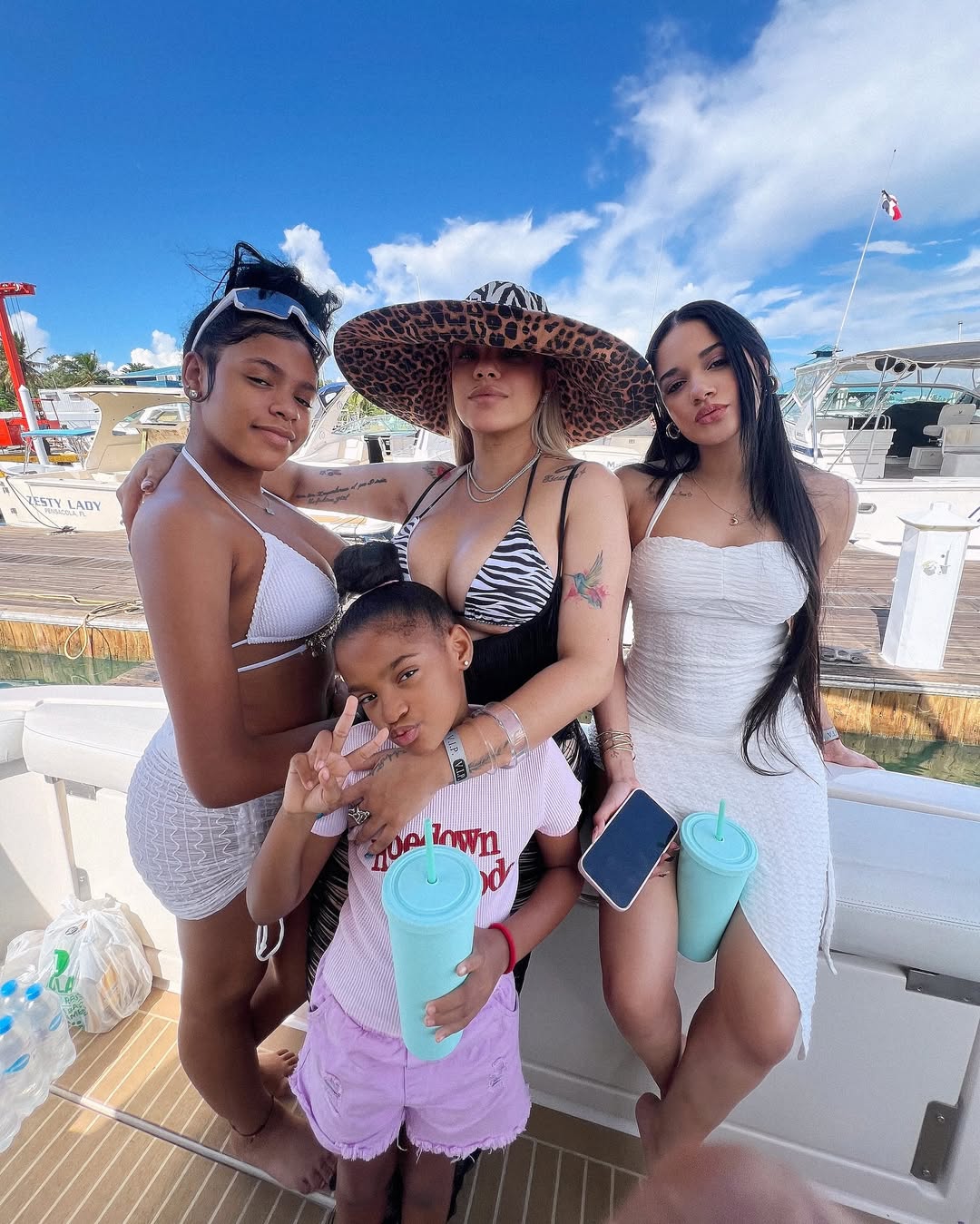 ¡Emotivo reencuentro! Hijas y hermana de La Insuperable llegan a sorprenderla en La Casa de Alofoke 2