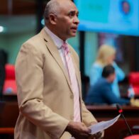 Senador Fulcar pide construir proyecto habitacional para familias vulnerables de Peravia