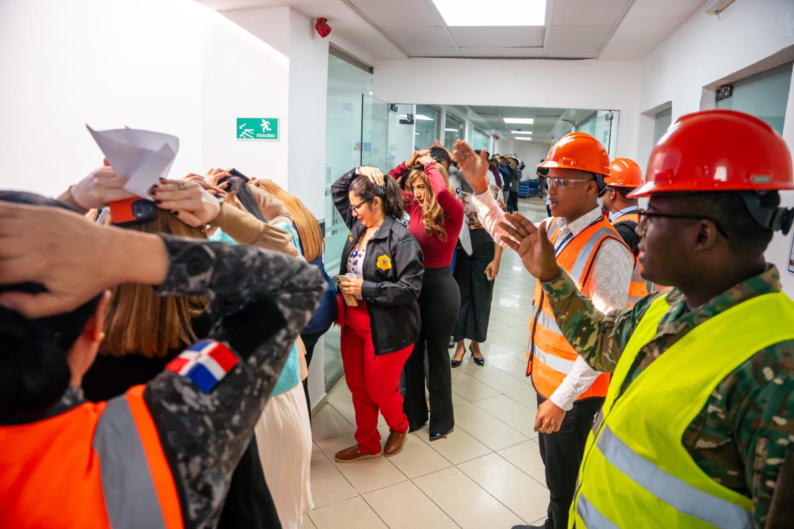 Personal de la DGM practica evacuación de emergencia en simulacro de sismo Ejercicio Nacional “Omega 2025”