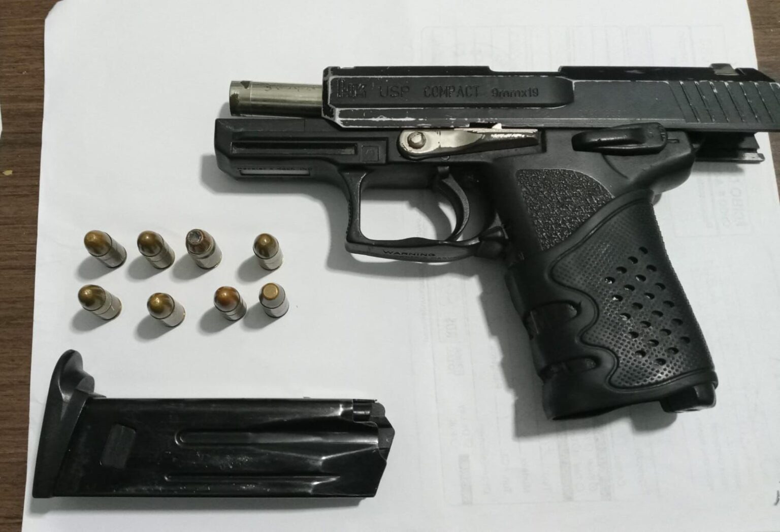Armas, drogas y máquinas tragamonedas ocupadas durante operativos en Santo Domingo Norte y Monte Plata
