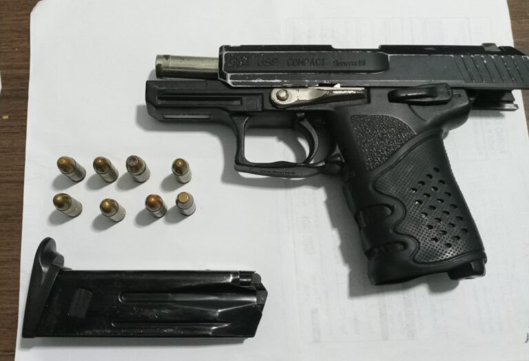 Armas, drogas y máquinas tragamonedas ocupadas durante operativos en Santo Domingo Norte y Monte Plata
