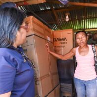 Gobierno entrega enseres del hogar a familias afectadas por tornado en Miches